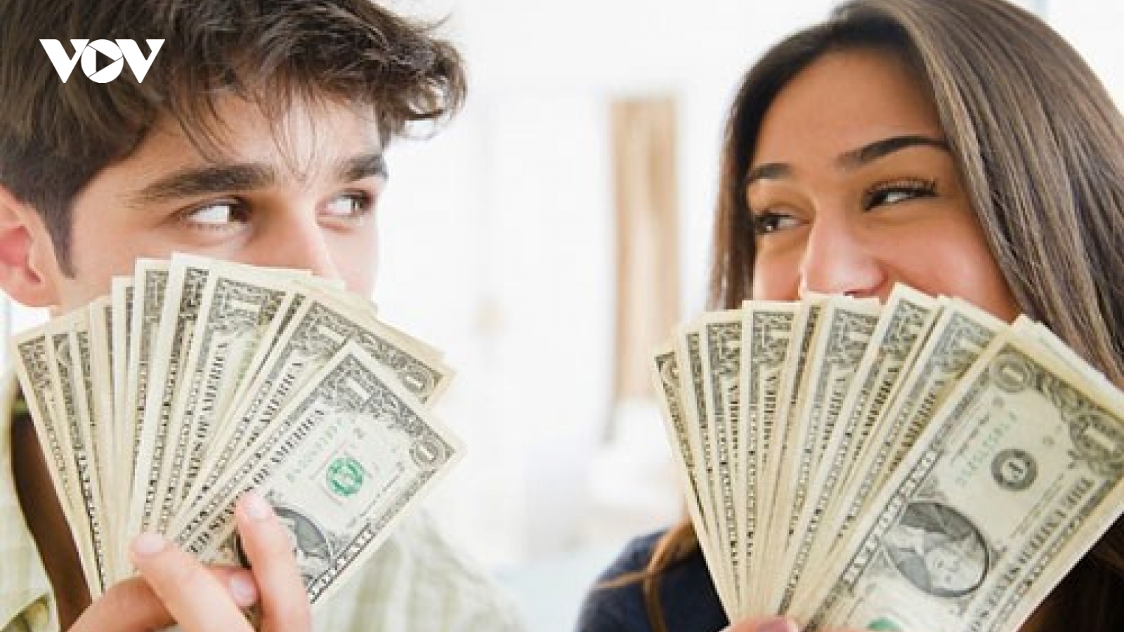 Sau khi kết hôn, phụ nữ tiết kiệm đến đâu cũng đừng tiếc chi tiền cho 3 thứ này