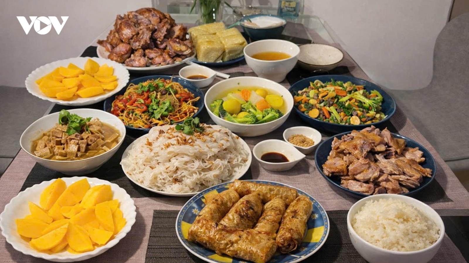 Thể lệ cuộc thi viết chủ đề “Bữa cơm gia đình ấm áp yêu thương”