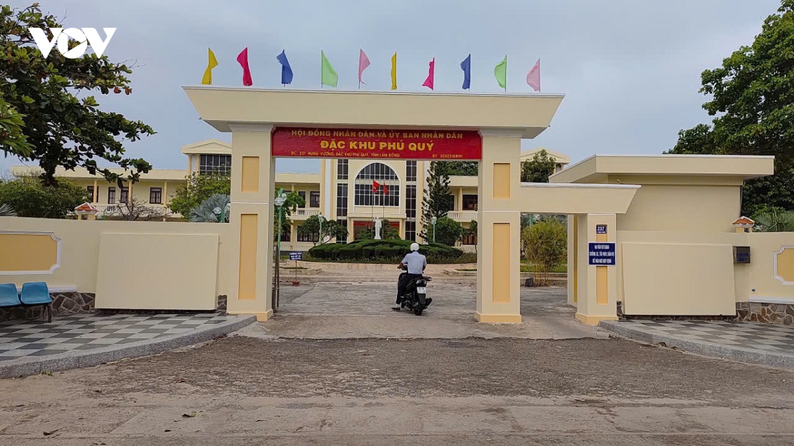 Đặc khu Phú Quý xin tăng phụ cấp, gỡ khó giao thông và y tế