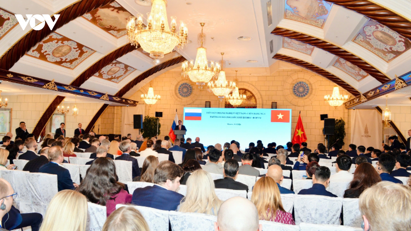Vietnam and Russia deepen economies ties at Moscow business forum