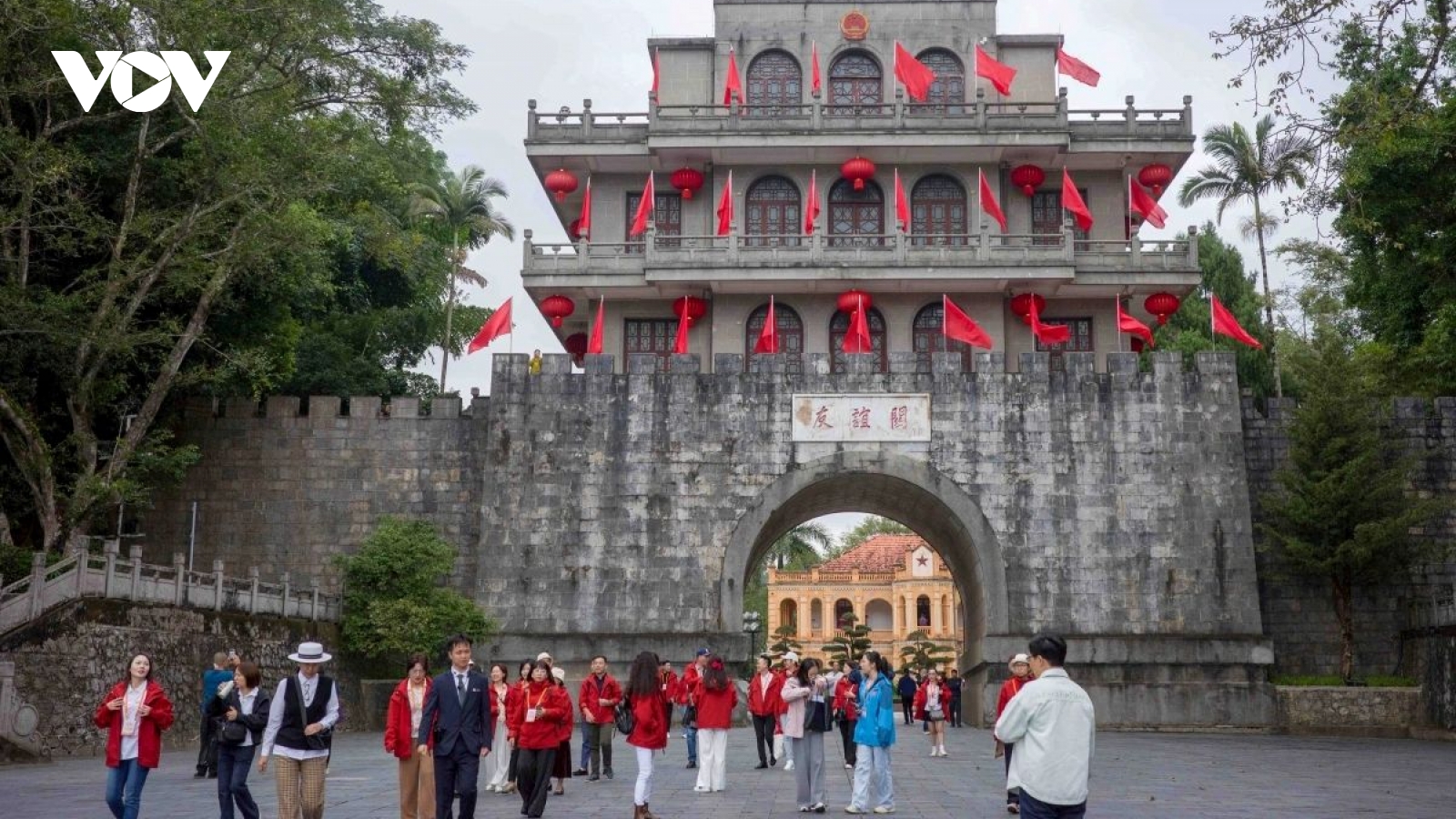Vietnam–China border gate aims for one-person clearance per second