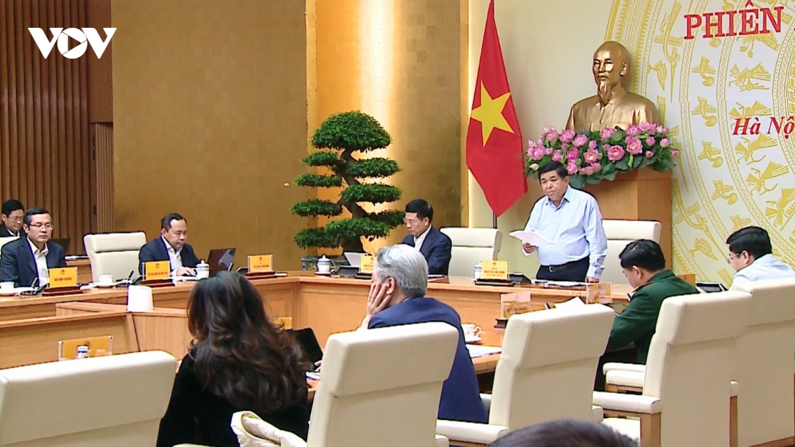Vietnam’s semiconductor development must deliver tangible results: Deputy PM