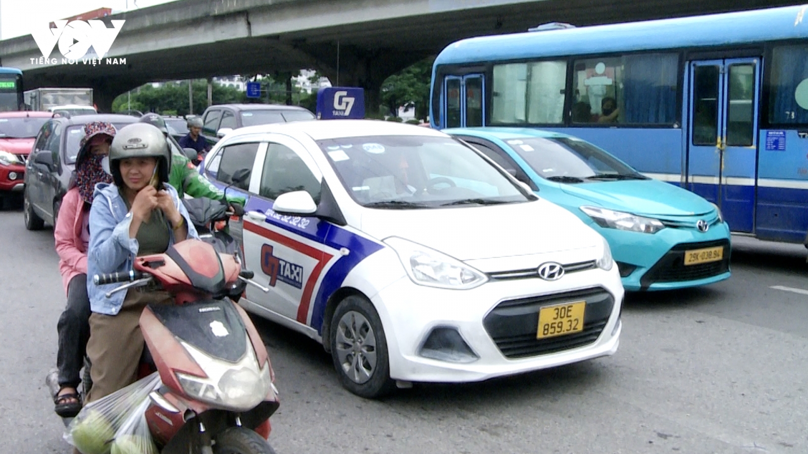 Lộ trình 100% taxi điện vào năm 2030 tại Hà Nội và những bài toán thực tế
