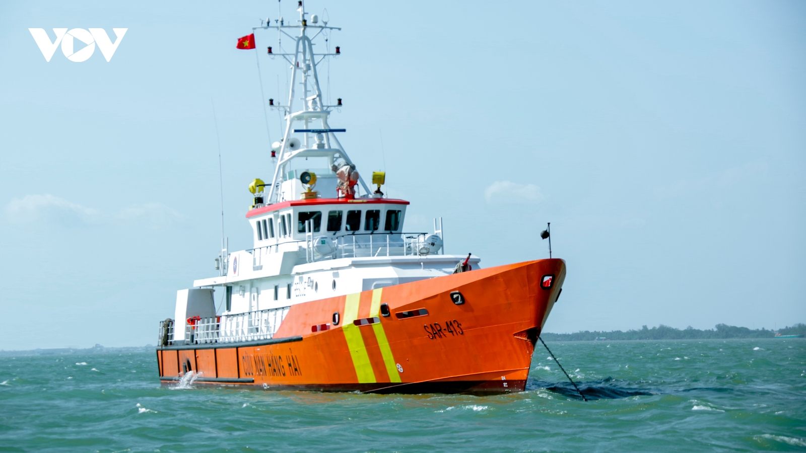 Cần Thơ tiếp nhận 4 thuyền viên gặp nạn trên biển