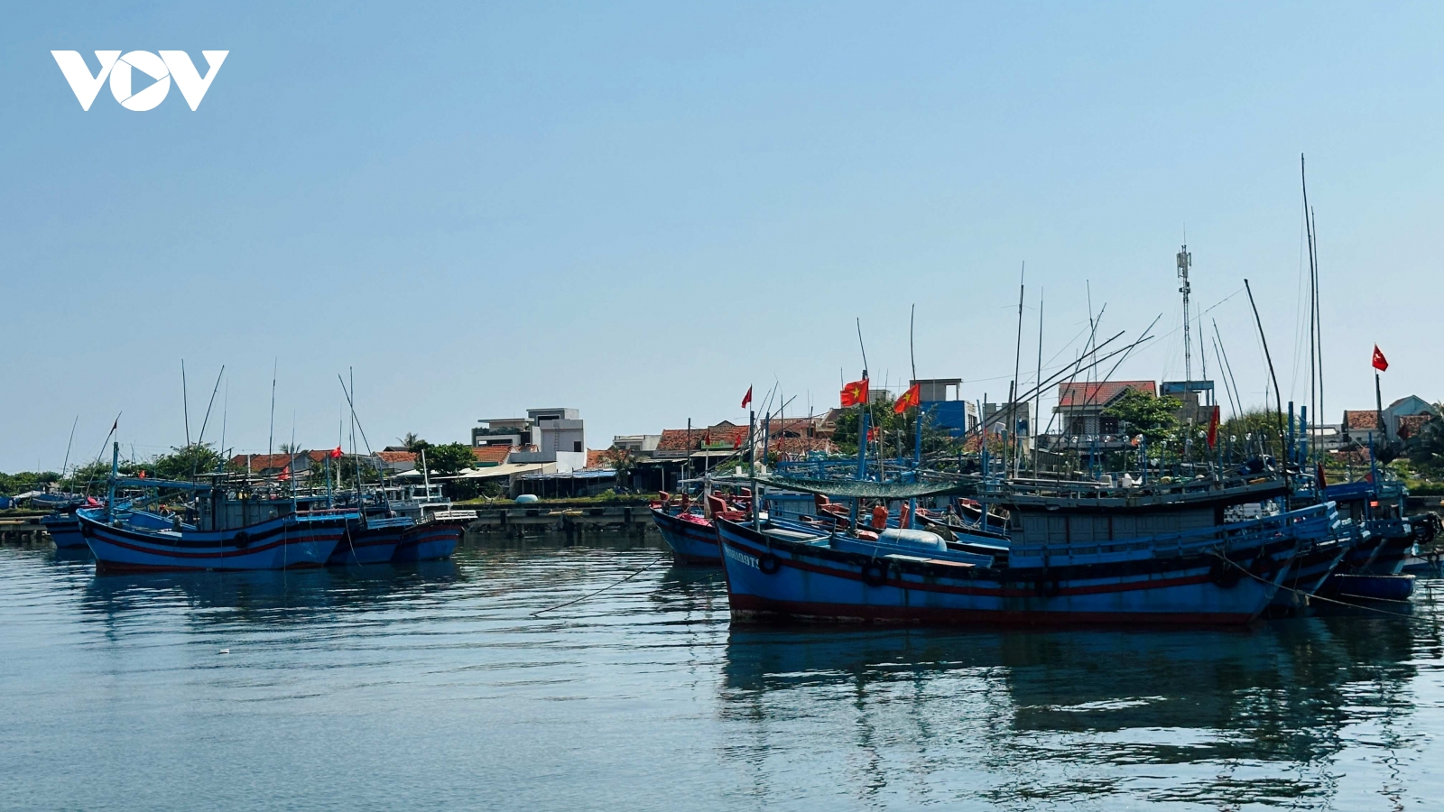 Xăng dầu tăng giá, ngư dân gánh nặng chi phí chuyến biển