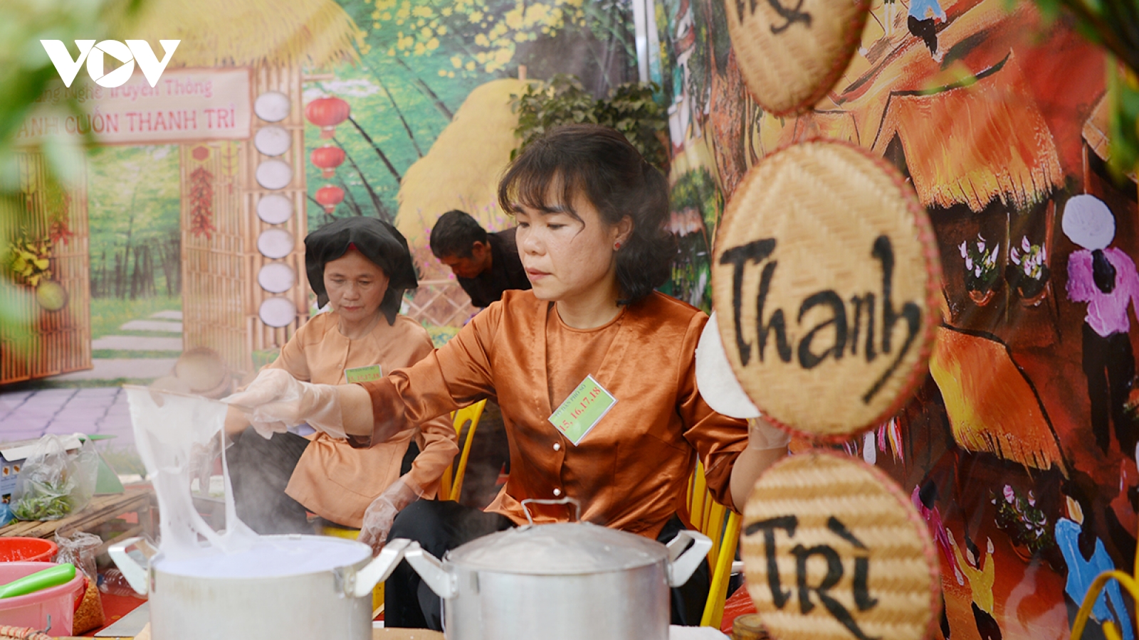 Rộn ràng thi tráng bánh cuốn vinh danh di sản nghề làm bánh cuốn Thanh Trì