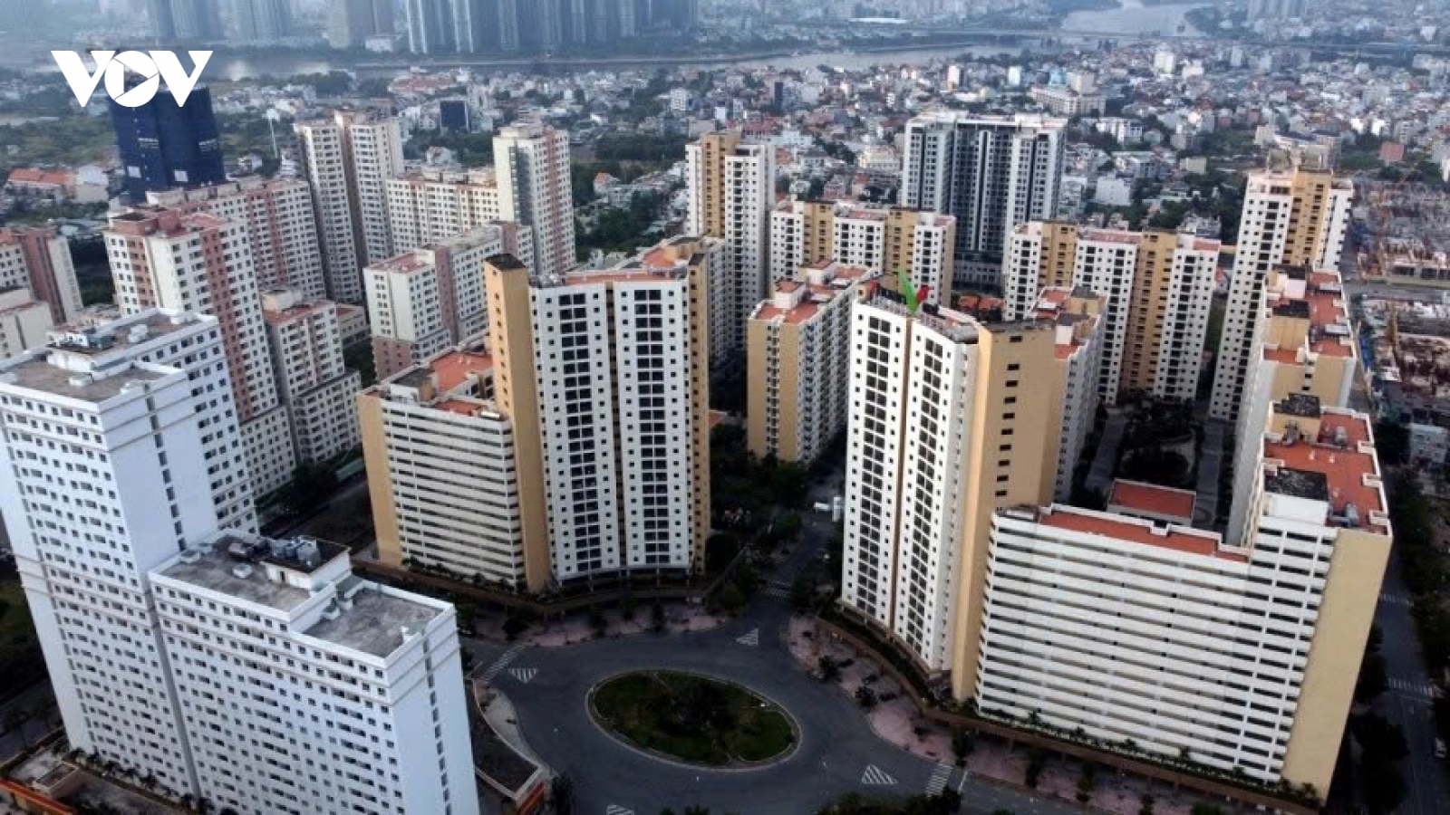 Tín dụng không thể mãi là “bà đỡ” cho bất động sản