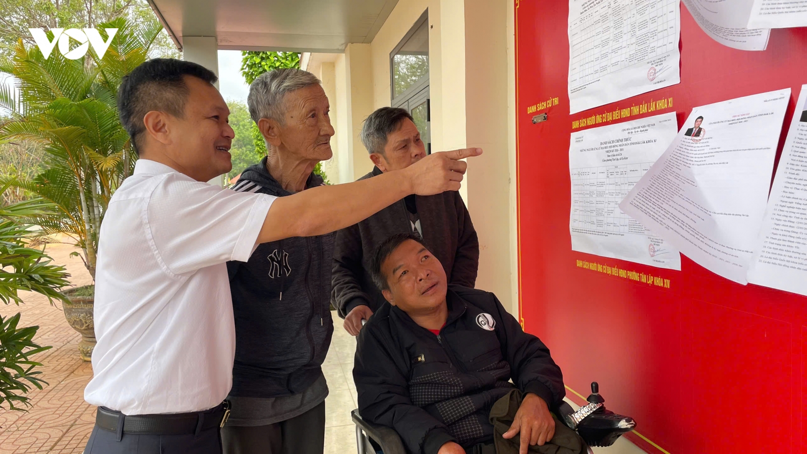 Phiếu bầu đến từng nhà, thông tin bầu cử lan tỏa từ cơ sở ở Đắk Lắk