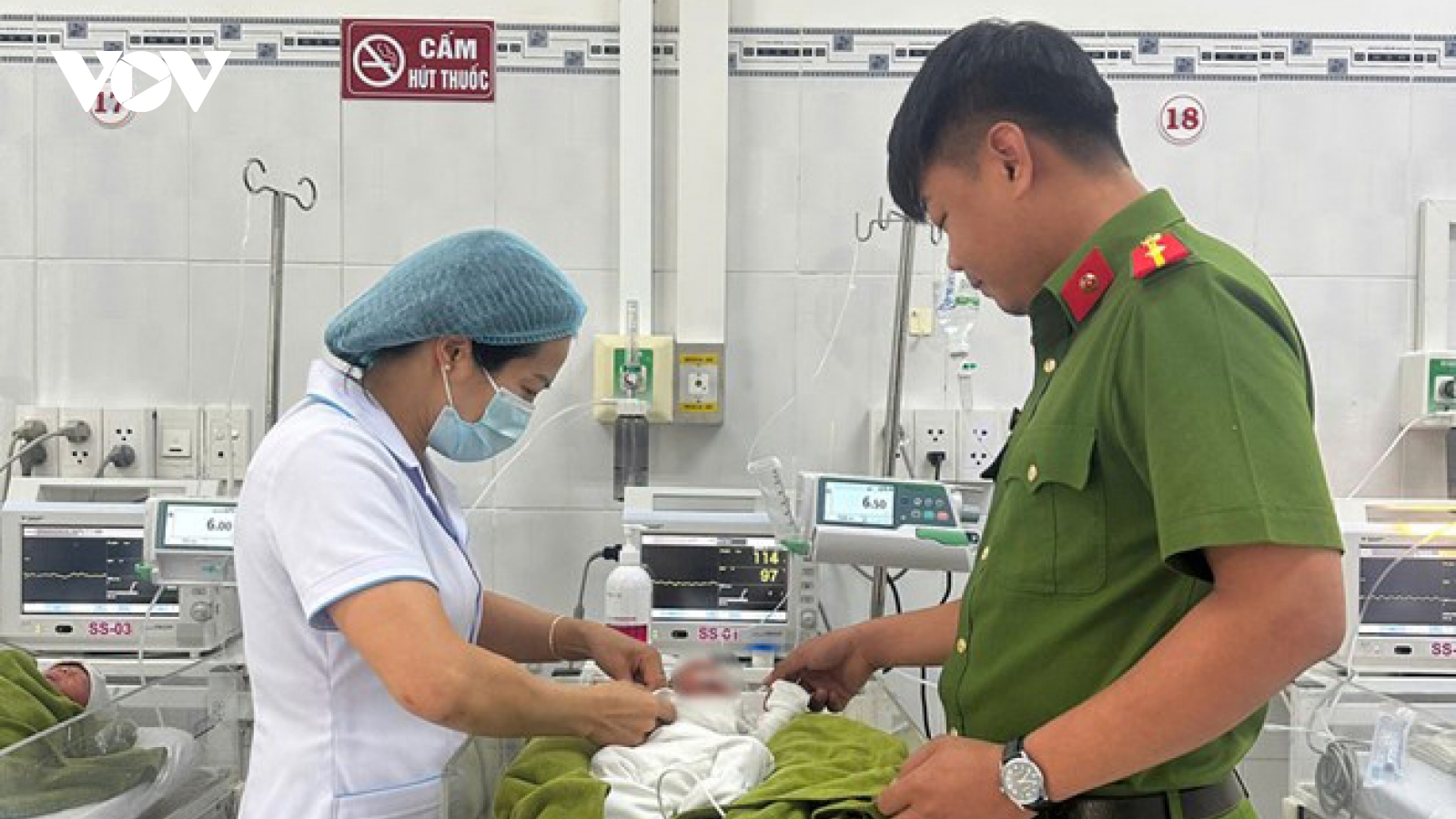 Bé sơ sinh bị vùi lấp trong rừng ở Gia Lai đã được gia đình ở Đà Nẵng nhận nuôi