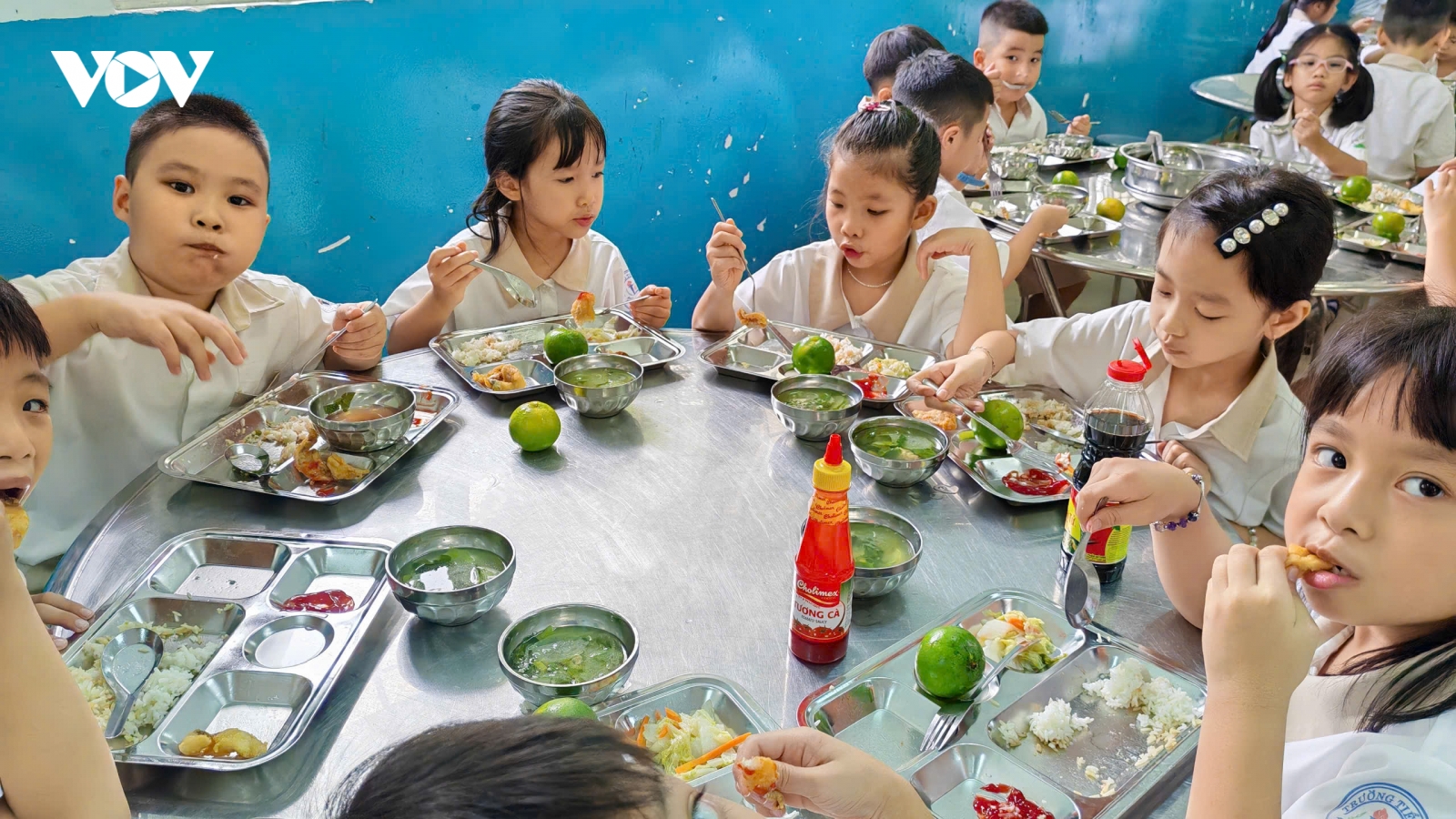 Hà Nội ban hành quy trình 10 bước tổ chức bữa ăn bán trú cho học sinh