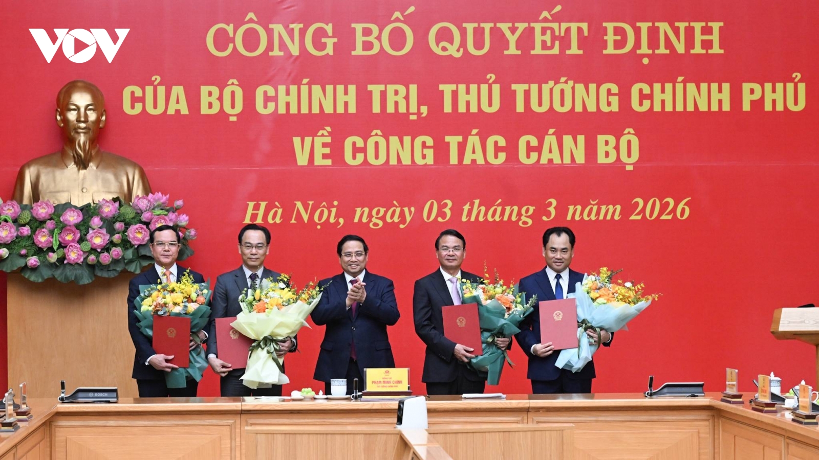 Thủ tướng Phạm Minh Chính trao quyết định về công tác cán bộ