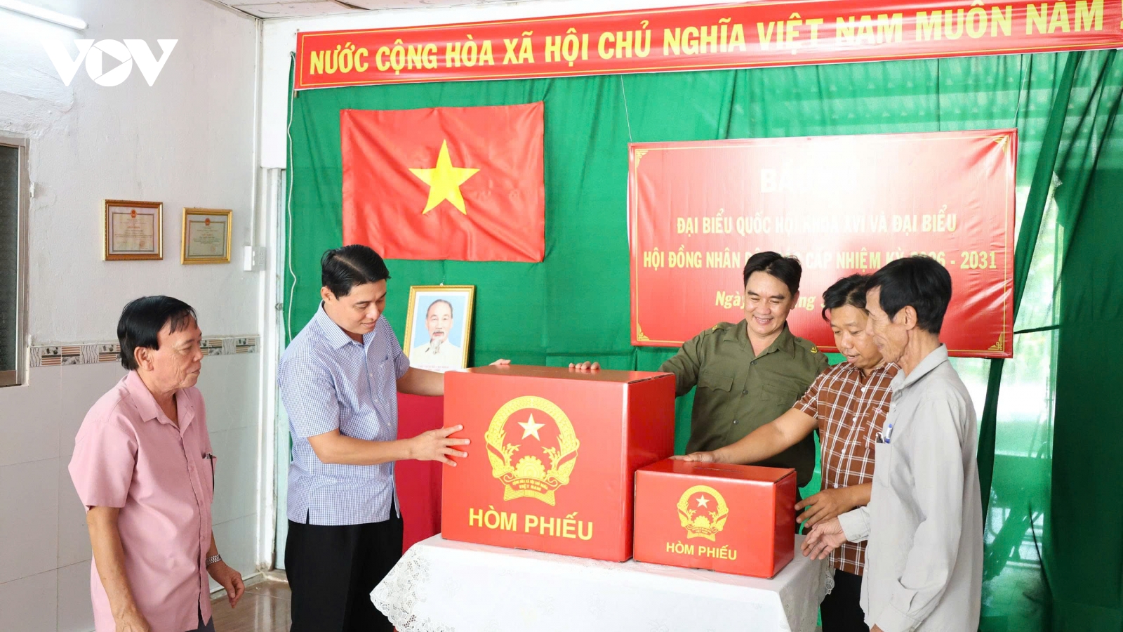 Nhiều tỉnh, thành trên cả nước sẵn sàng cho ngày hội bầu cử