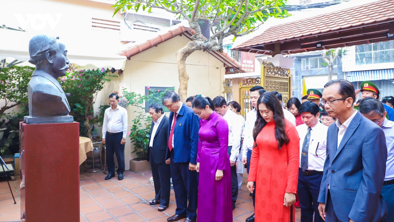 Dâng hương tưởng niệm 100 năm ngày mất của cụ Phan Châu Trinh