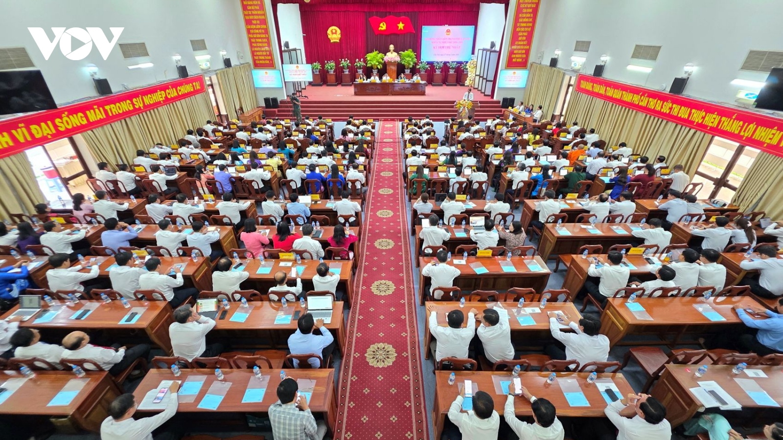 Chủ tịch HĐND, Chủ tịch UBND thành phố Cần Thơ tái đắc cử nhiệm kỳ 2026-2031