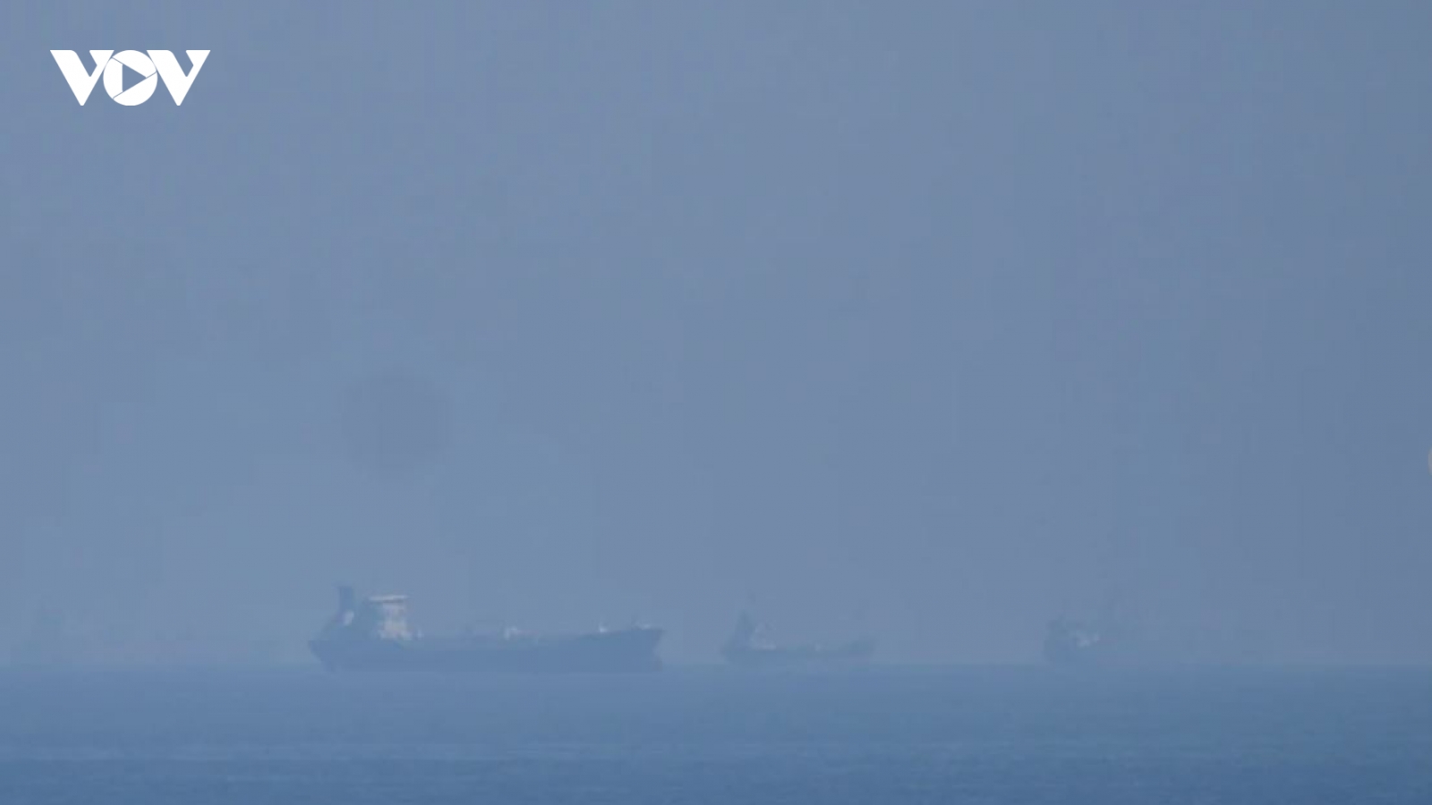 Iran tuyên bố tấn công 2 tàu đi qua eo biển Hormuz "bất hợp pháp"