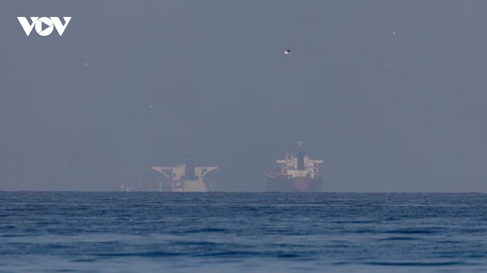 Iran cảnh báo đóng cửa Hormuz vô thời hạn nếu Mỹ tấn công hạ tầng năng lượng