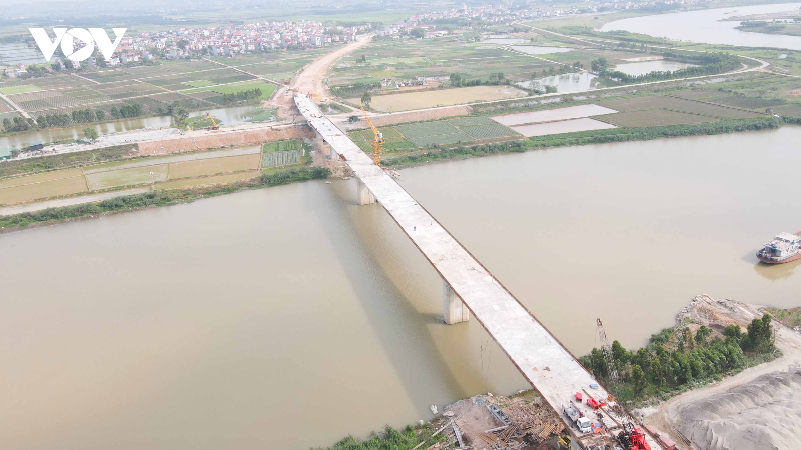 Cận cảnh cầu Cẩm Lý ở Bắc Ninh, nối đường bộ với đường sắt sắp hoàn thành