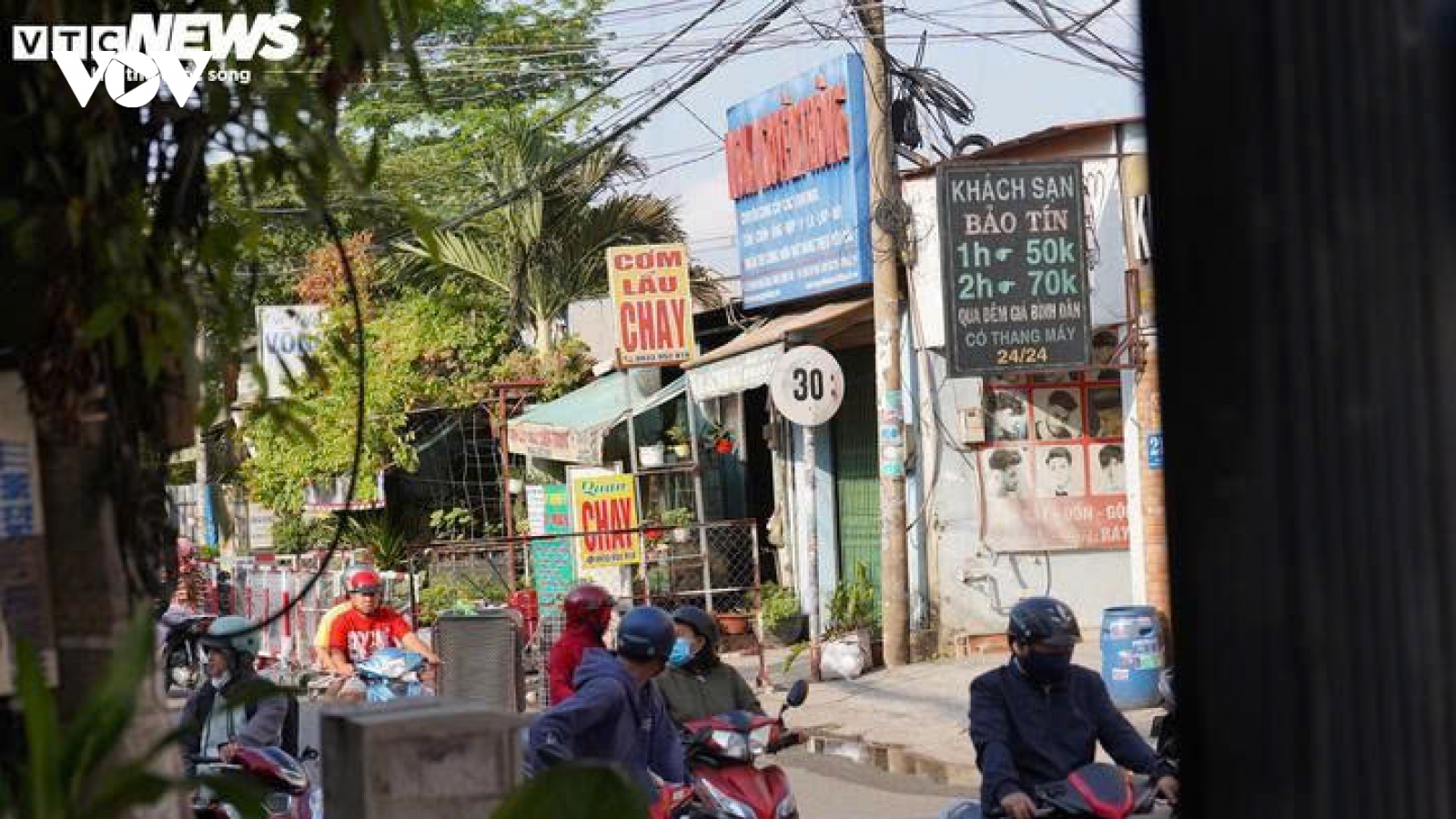 Nhân chứng kể giây phút lửa bùng lên ở quán lẩu chay khiến 2 mẹ con tử vong