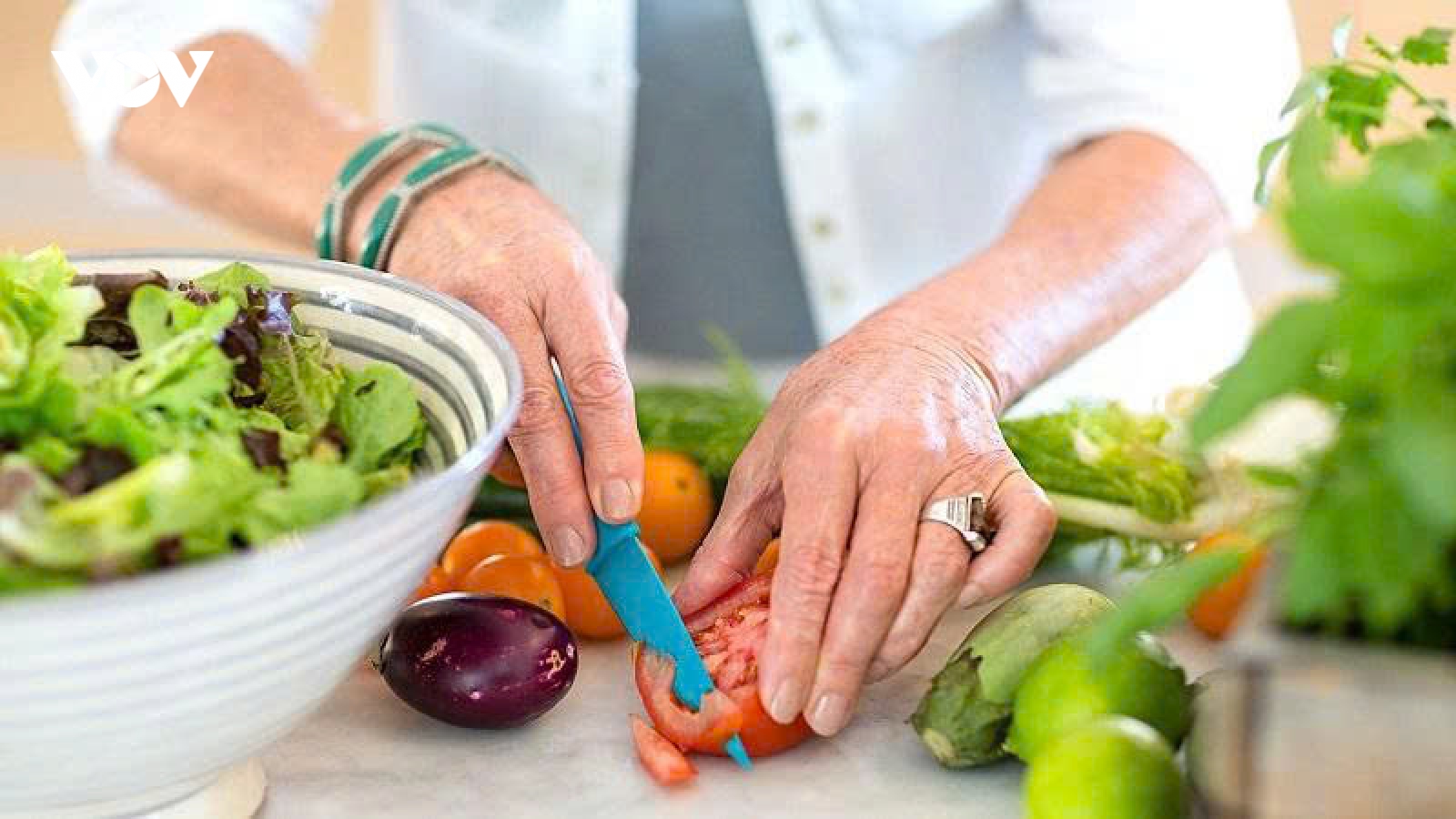 Người già suy nhược cơ thể nên ăn gì để nhanh hồi phục?