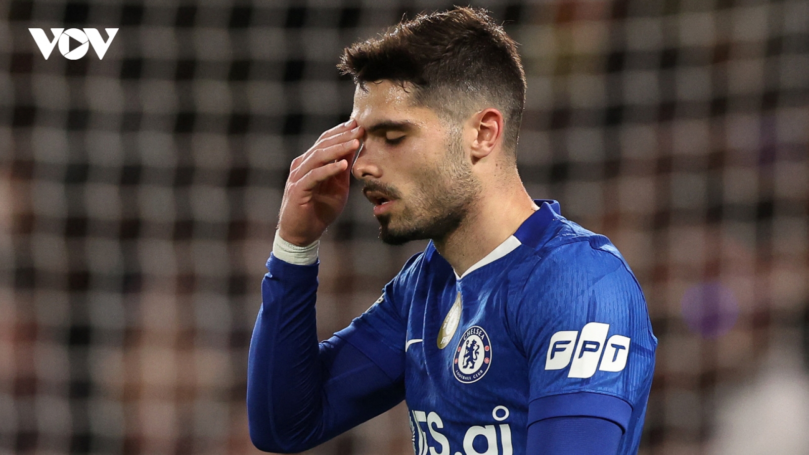 Bị loại khỏi cúp C1 châu Âu, Chelsea gặp thêm khó khăn trong cuộc đua với MU