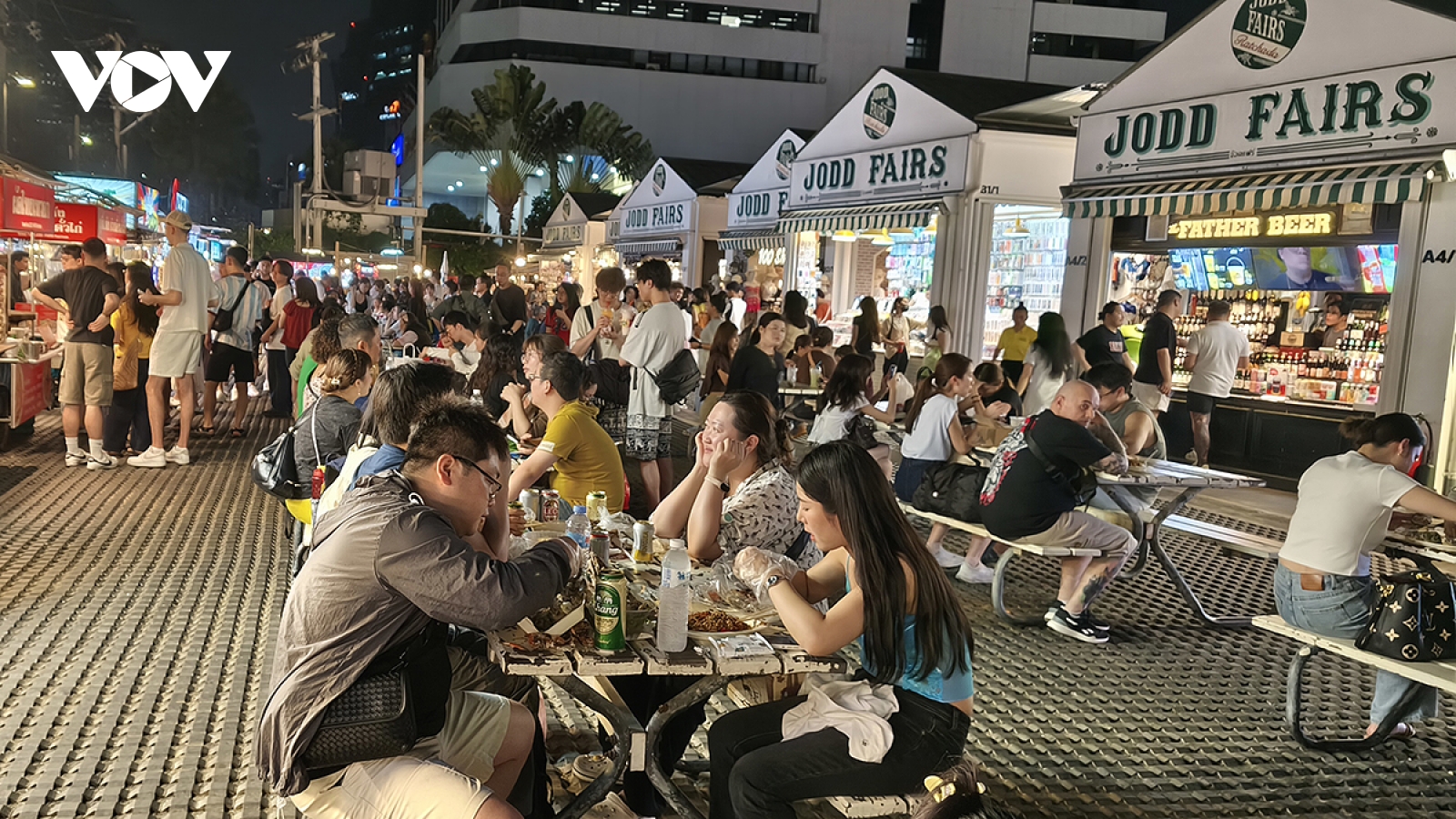 Chợ đêm Jodd Fairs, “thiên đường” ẩm thực đường phố ở Bangkok