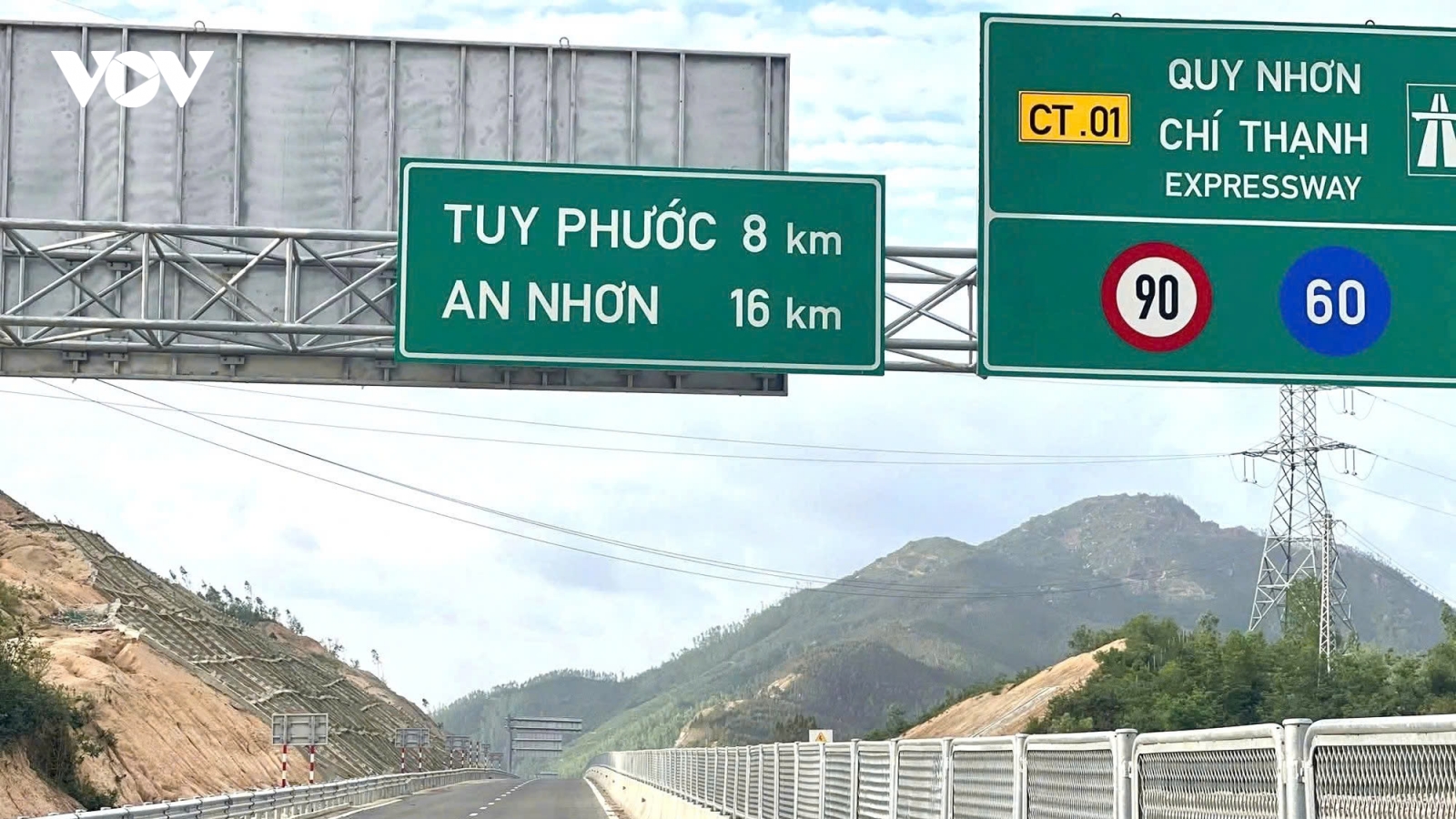 Cao tốc Quy Nhơn - Chí Thạnh chậm tiến độ, chủ đầu tư “tuýt còi” 2 nhà thầu