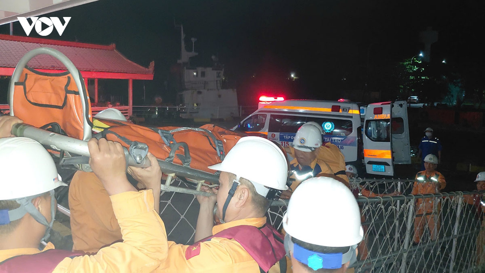 Xuyên đêm cứu nạn khẩn cấp một bệnh nhân nguy kịch từ Cù Lao Chàm vào bờ điều trị