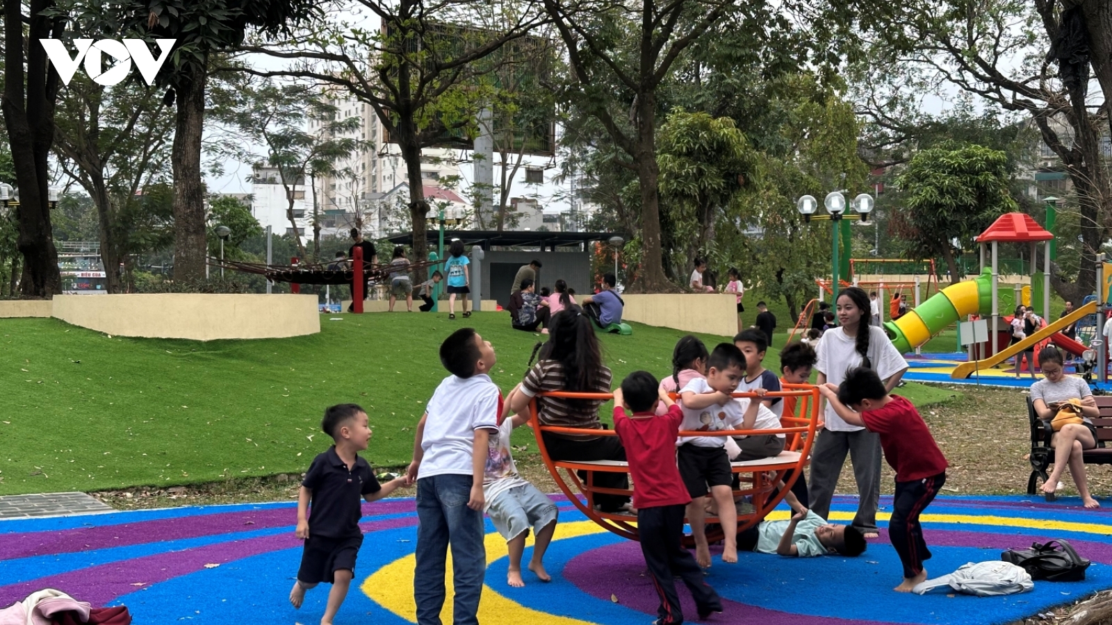 Công viên ở Hà Nội “thay áo mới”, mở lối cho nhịp sống xanh