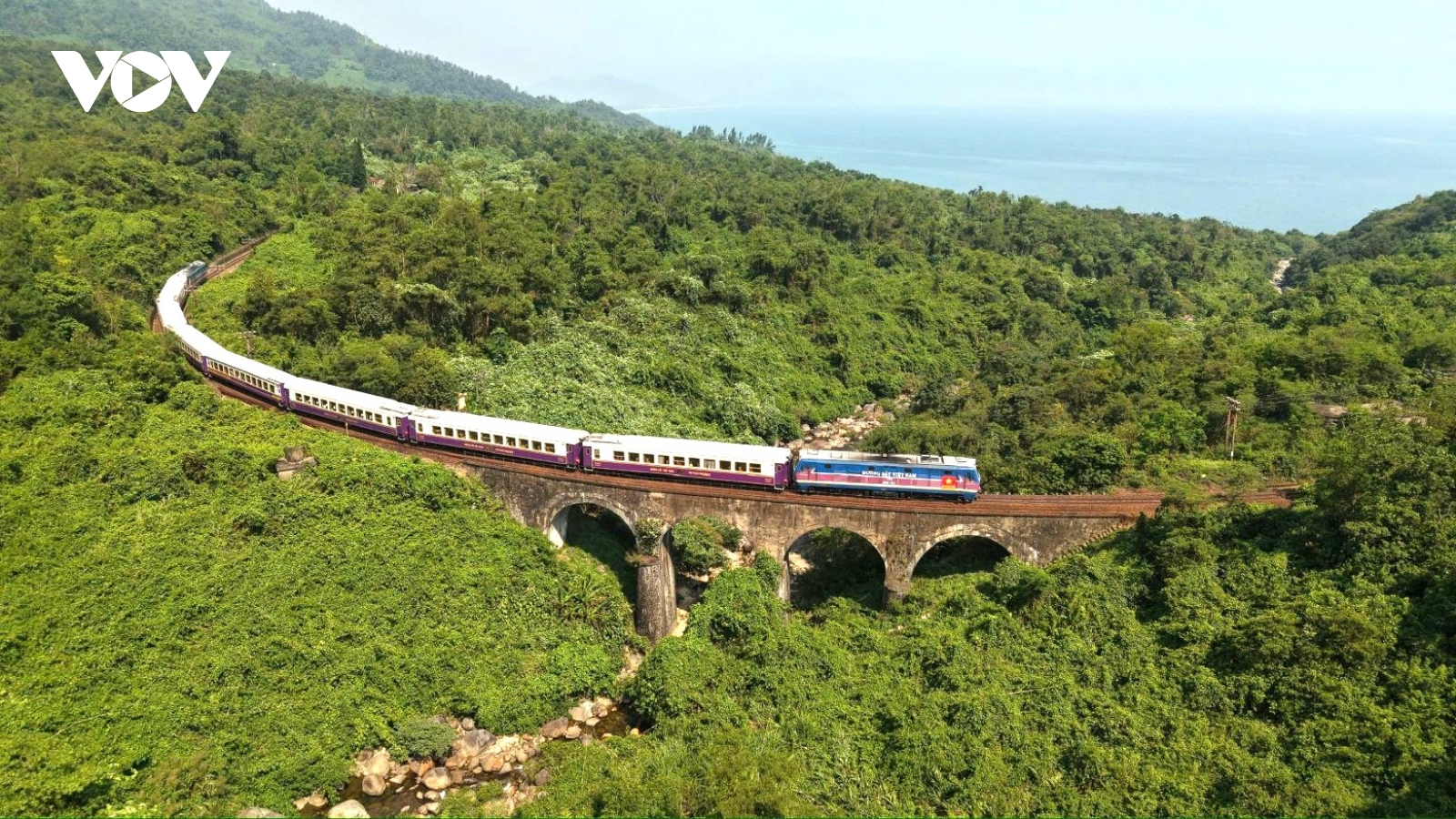 Ra mắt giao diện mới đoàn tàu “Hành trình kết nối di sản miền Trung”