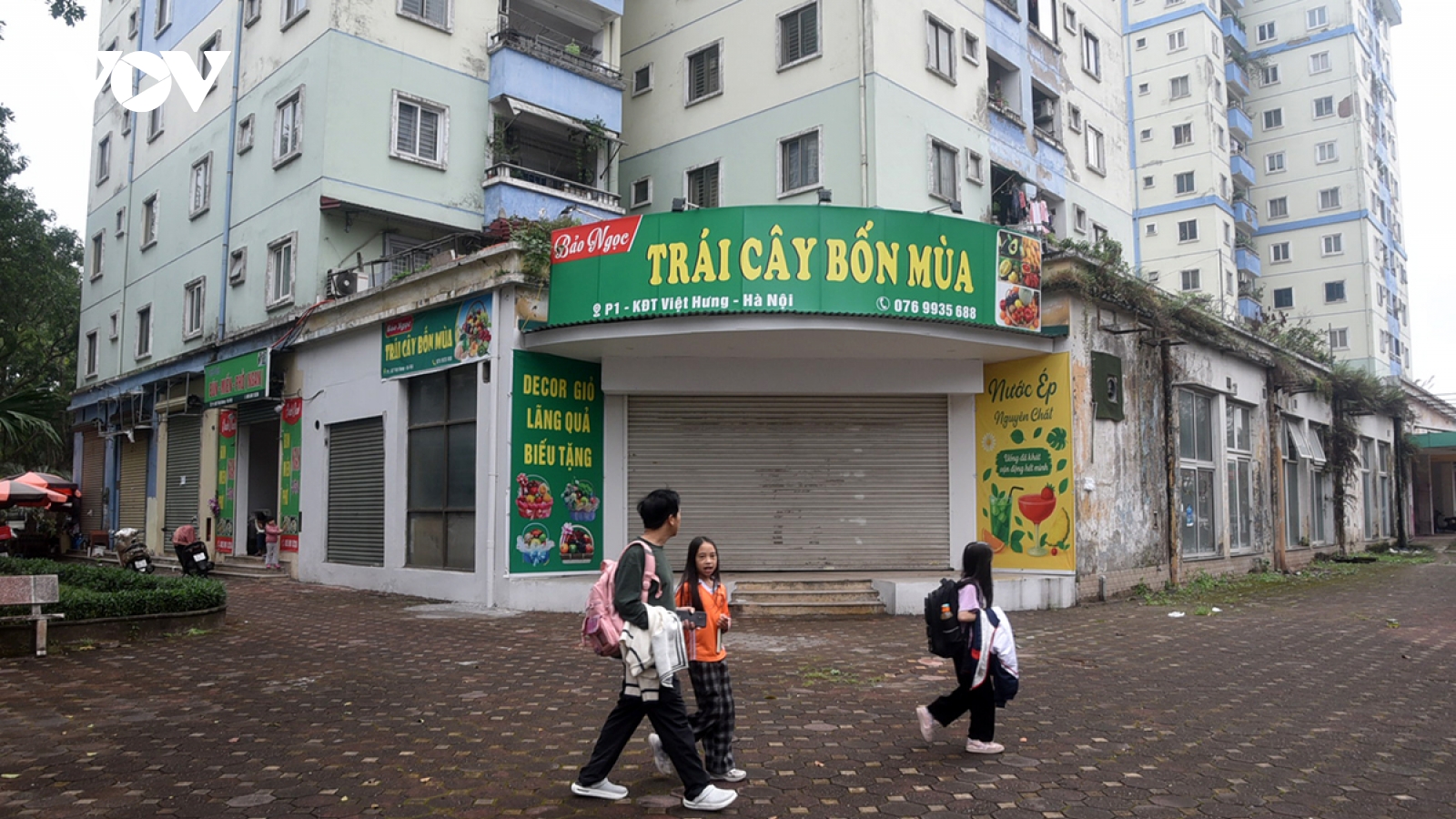 Ki-ốt tại Khu đô thị Việt Hưng nhộn nhịp trở lại sau khi Hà Nội chốt giá cho thuê