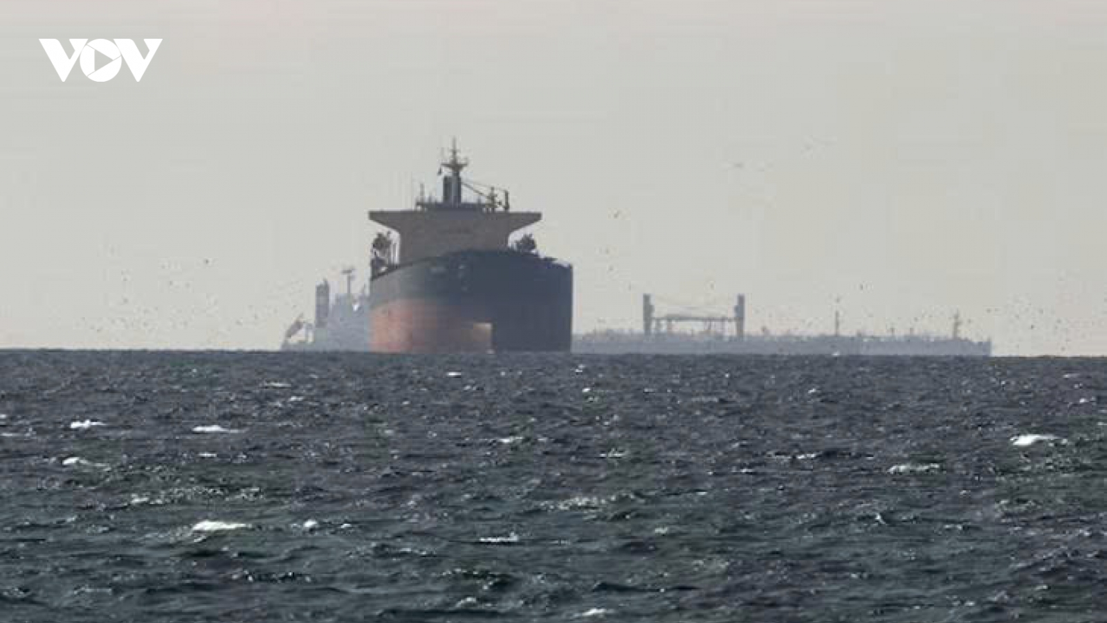 Ông Trump cho rằng tàu chở dầu vẫn nên đi qua eo biển Hormuz