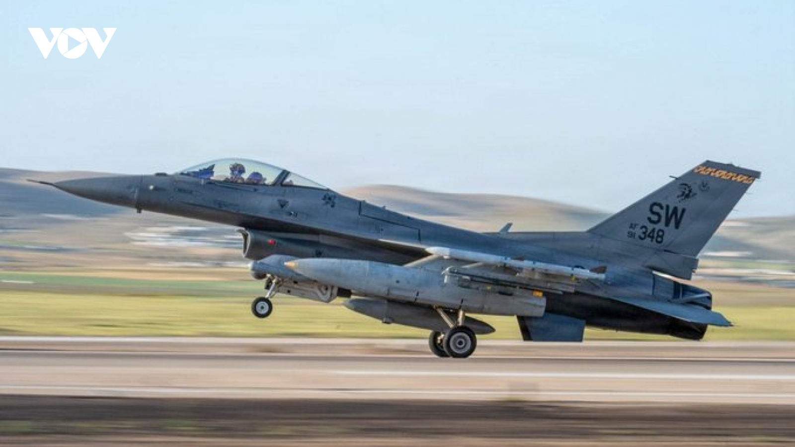 Tiêm kích F-16 Mỹ hạ cánh khẩn cấp tại Saudi Arabia