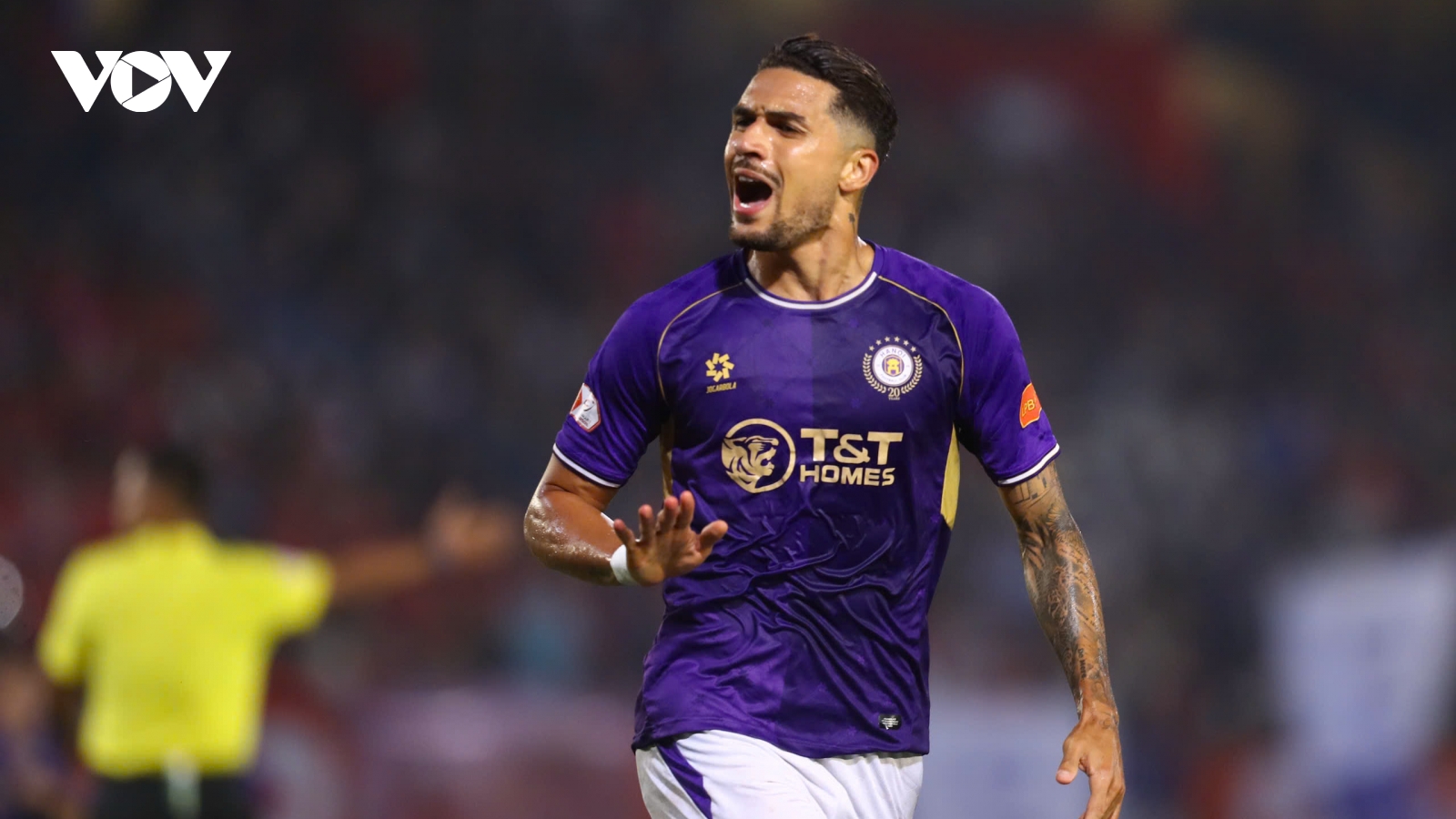 Đỗ Hoàng Hên tỏa sáng rực rỡ trên sân khấu derby Thủ đô