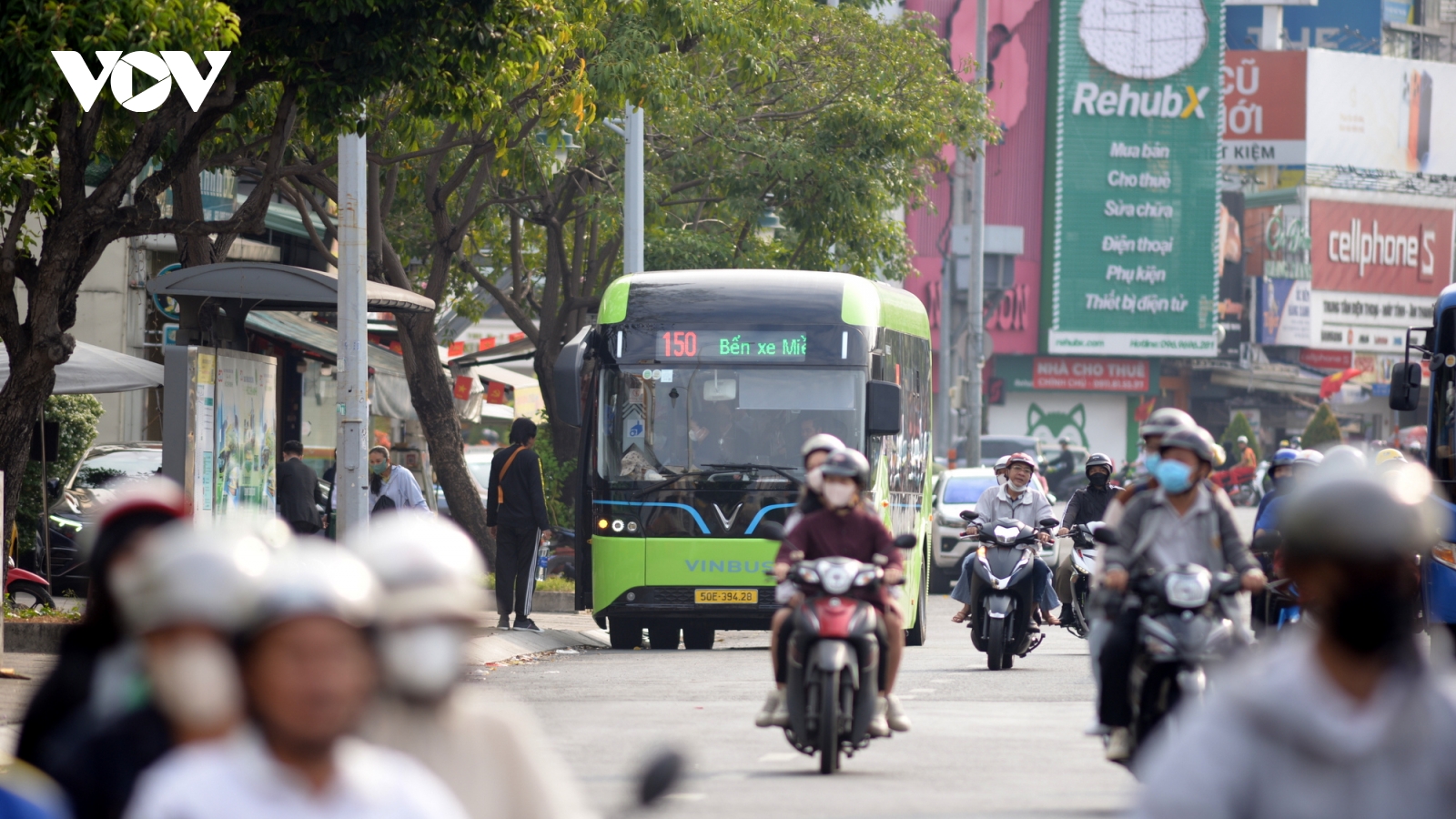 Lượng hành khách đi metro, xe buýt tại TP.HCM tăng 35% sau Tết