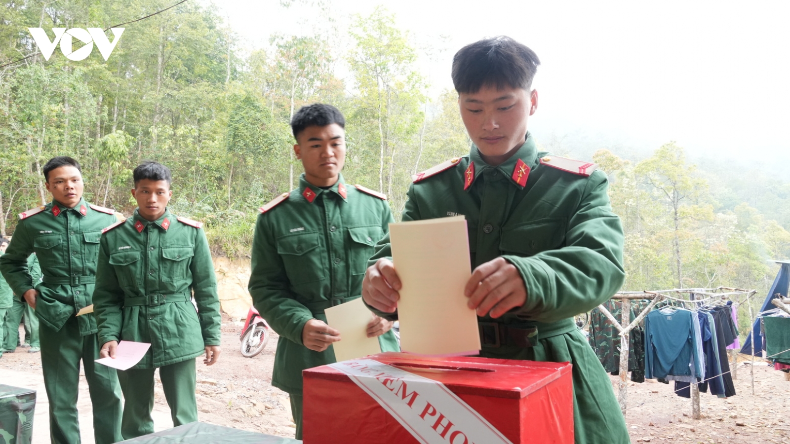 Hành trình lá phiếu vượt núi nơi cực Tây Tổ quốc