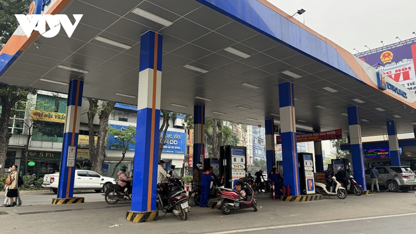 Tạm ứng 8.000 tỷ đồng cho quỹ bình ổn giá xăng dầu
