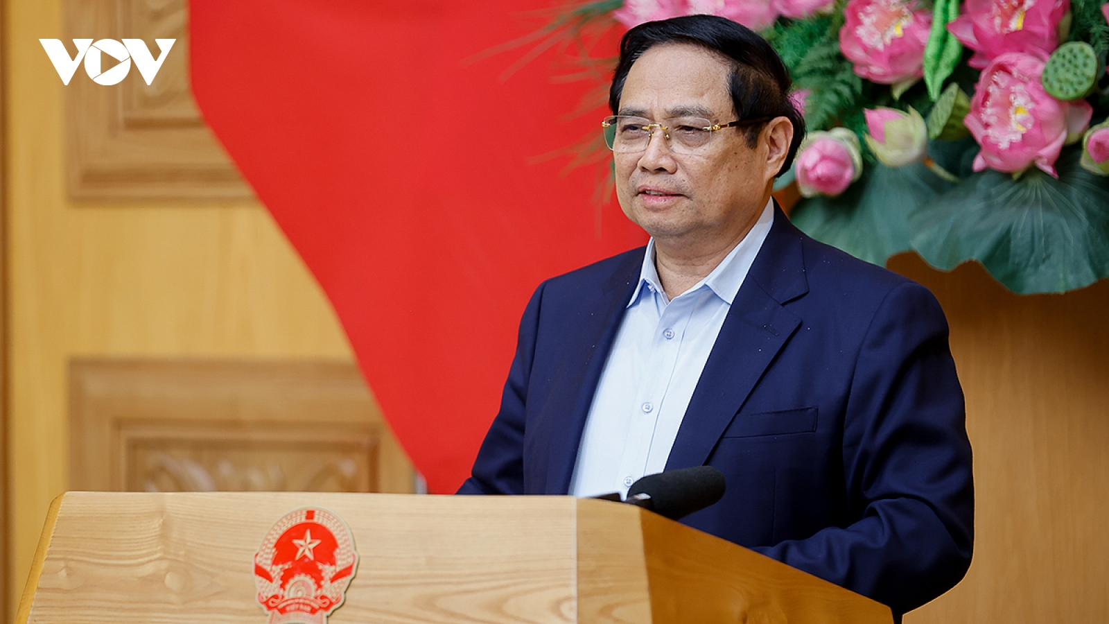 Thủ tướng yêu cầu không để thiếu xăng dầu, điện