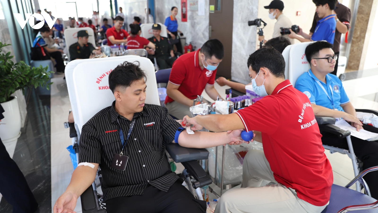 Chủ nhật Đỏ 2026 thu hút đông đảo sinh viên TP.HCM tình nguyện hiến máu