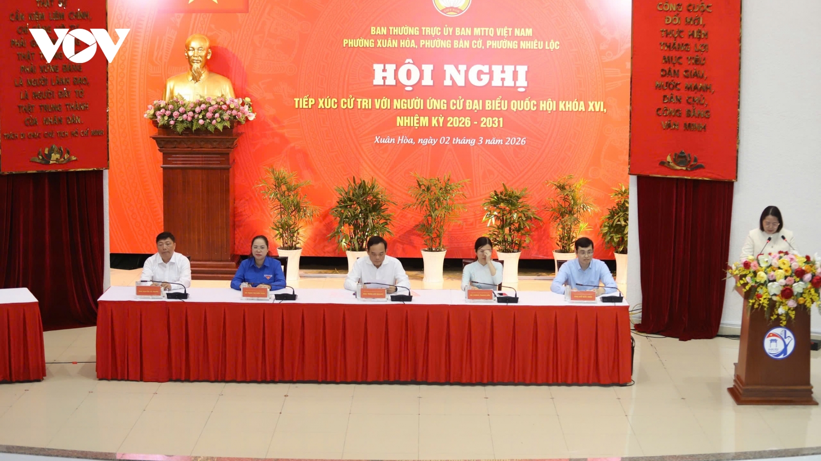 Bí thư Thành ủy TP.HCM cùng các ứng viên tiếp xúc cử tri trước bầu cử