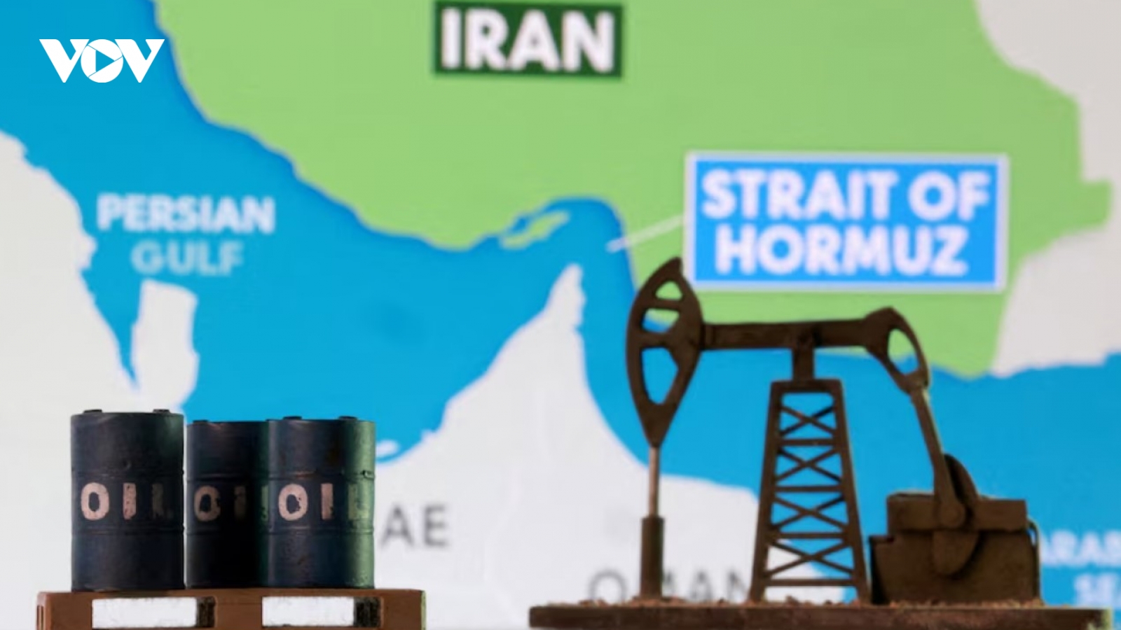 Giá dầu của Mỹ vượt mốc 100USD/thùng, tăng gần 50% kể từ xung đột Iran