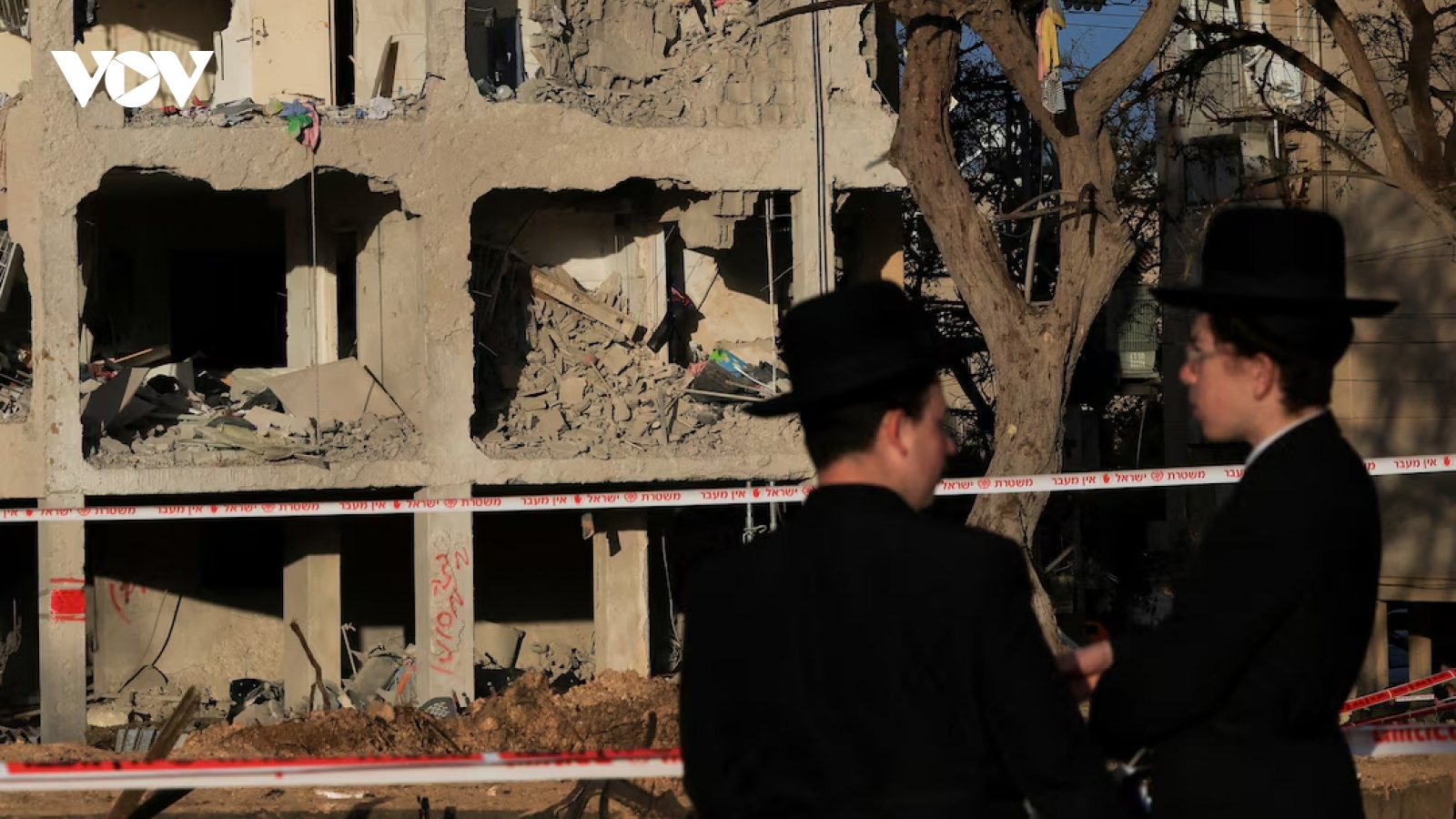 Israel và Iran tiếp tục “ăn miếng trả miếng”, đàm phán hòa bình xa vời