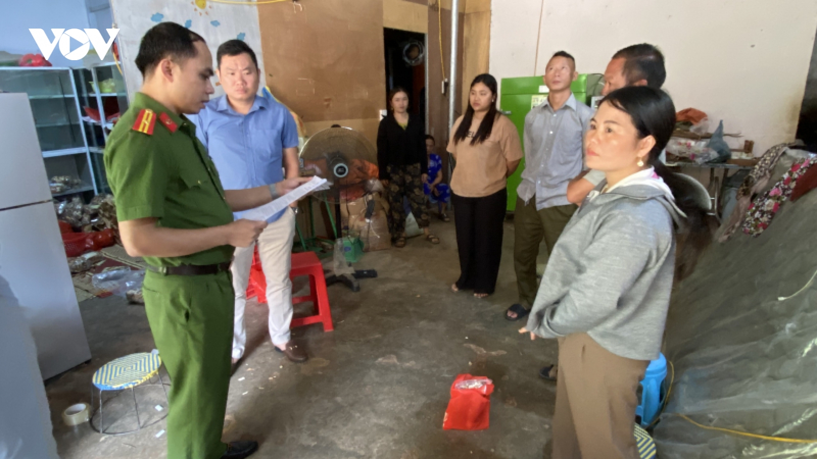Khởi tố "lang băm" chế thuốc nam rồi rao bán trên mạng