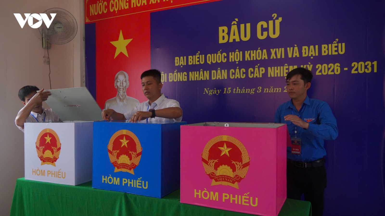 Phó Chủ tịch Quốc hội Trần Quang Phương kiểm tra công tác bầu cử tại Cần Thơ
