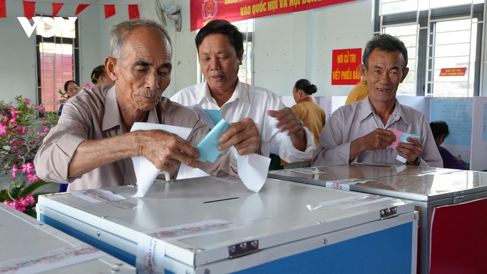 Cử tri Khánh Hòa mong sớm triển khai nhà máy điện hạt nhân