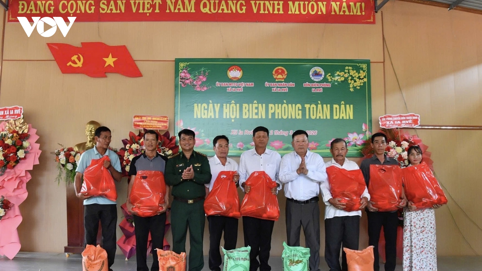 Kỷ niệm ngày truyền thống, Biên phòng Đắk Lắk tăng cường tuyên truyền về bầu cử