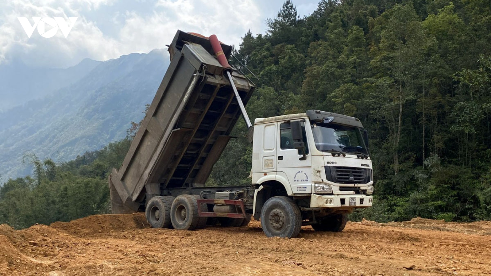 Lai Châu: Công trường nỗ lực duy trì tiến độ khi giá nhiên liệu, vật liệu tăng cao