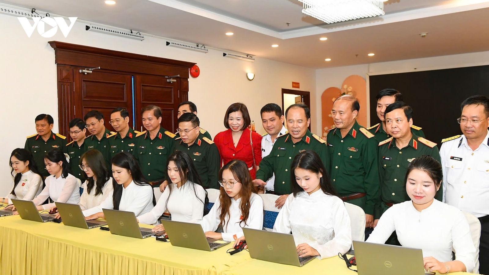 Trao giải Cuộc thi "Tìm hiểu kiến thức pháp luật trên Báo Quân đội nhân dân"