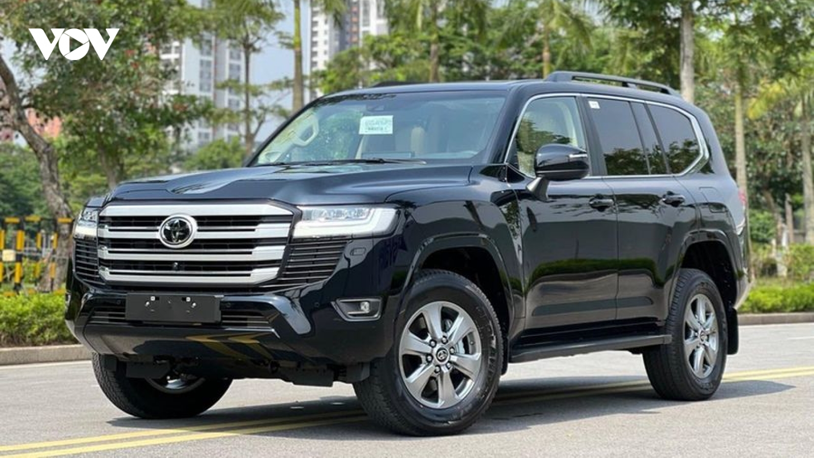 Toyota Việt Nam triệu hồi gần 700 xe Land Cruiser 300 để cập nhật phần mềm hộp số