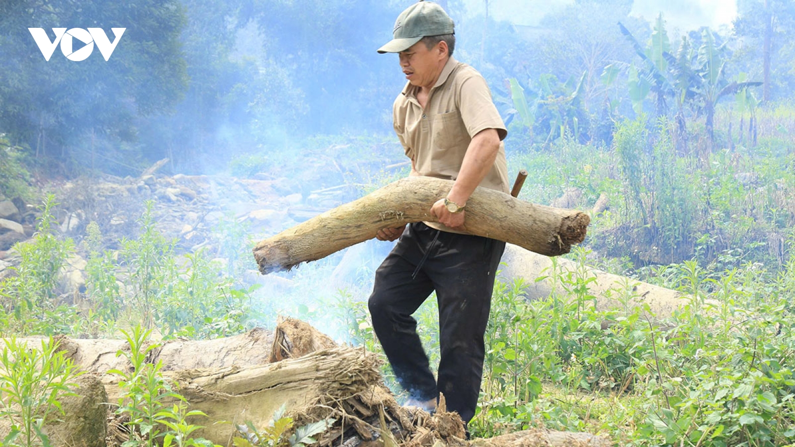 Màu xanh trở lại Làng Pèng sau cơn lũ dữ