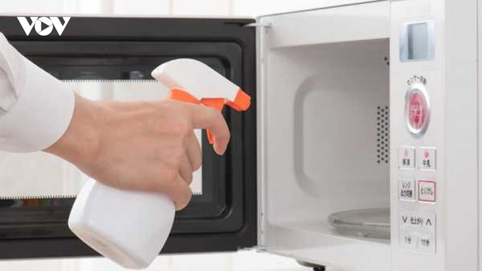 Lò vi sóng bẩn cỡ nào cũng “sạch bong” chỉ với 8 mẹo cực đơn giản